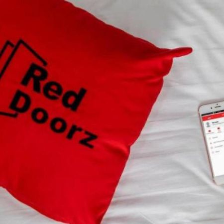 Готель Reddoorz Near Museum Keraton Surakarta Surakarta  Екстер'єр фото